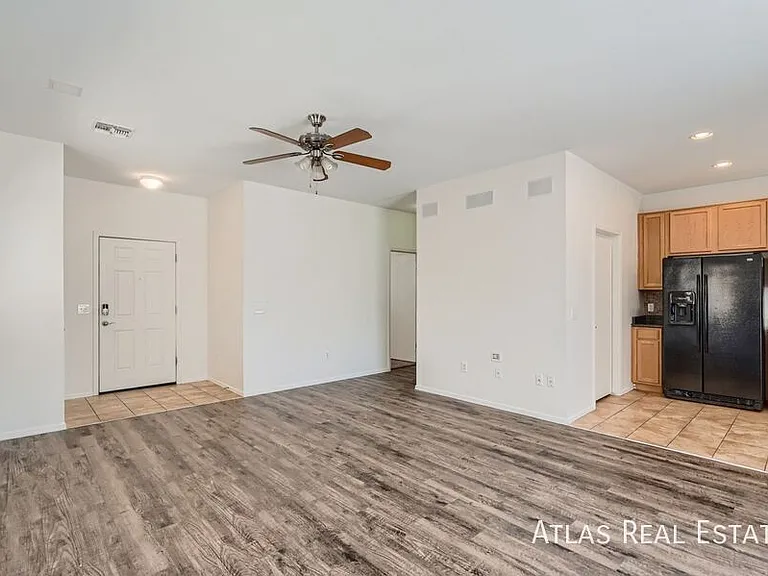 8437 W Green Kingfisher Ln — Photo 3
