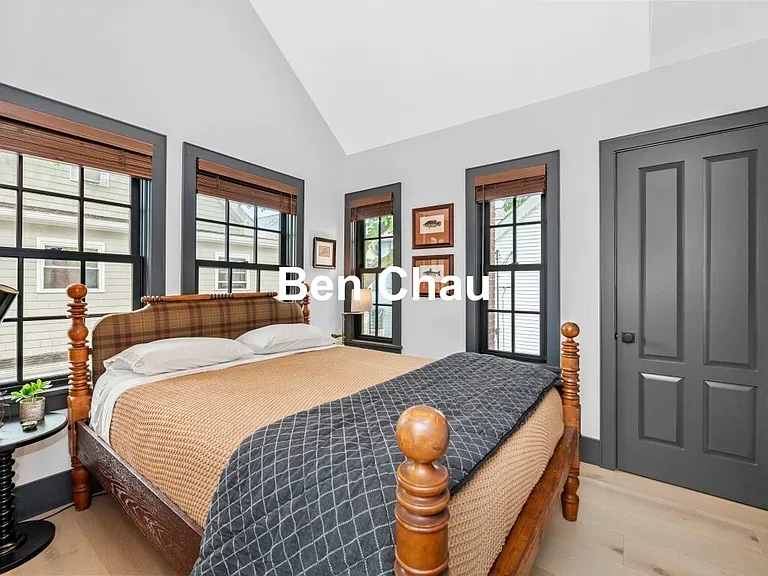 208 Windsor St — Photo 9
