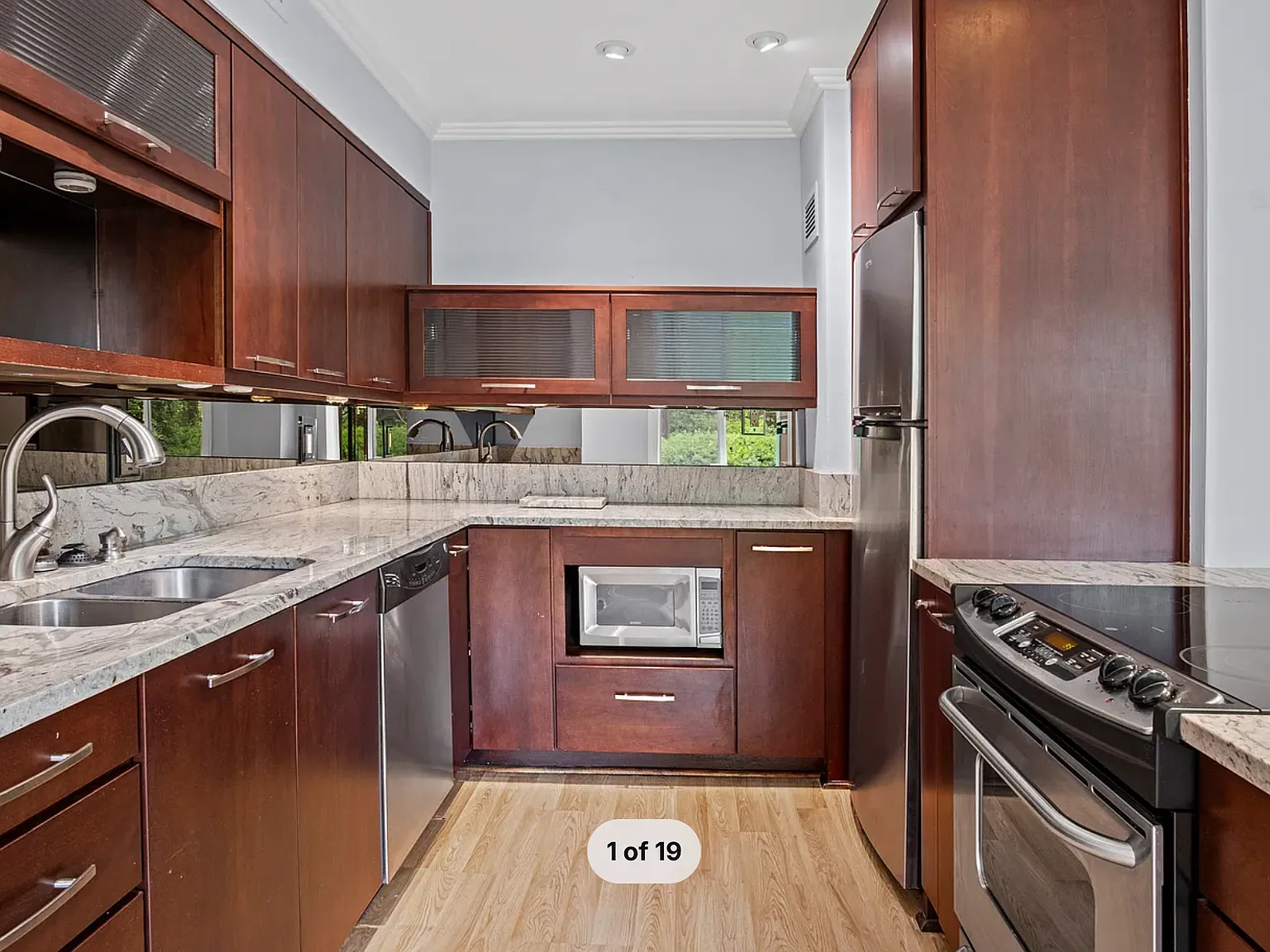1 bed, 1000 sqft, $1,895 — Photo 2