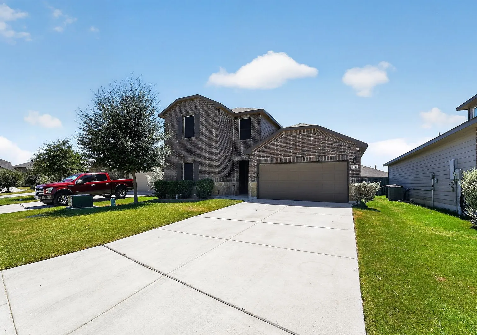 Spacious 4-Bedroom Avery Park Home with Fireplace & Upstairs Game Room — Photo 1
