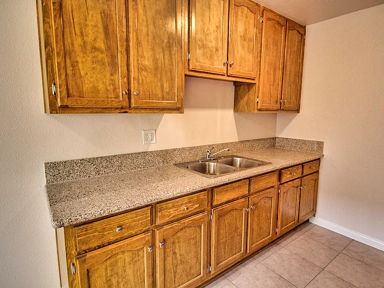 643 E 99th St #8 — Photo 4