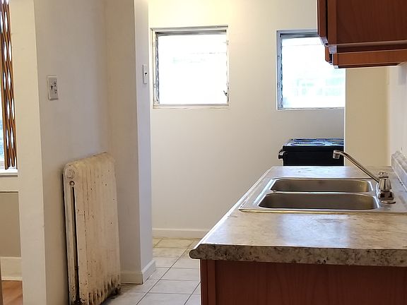 5th image of 2931 N Woodstock St