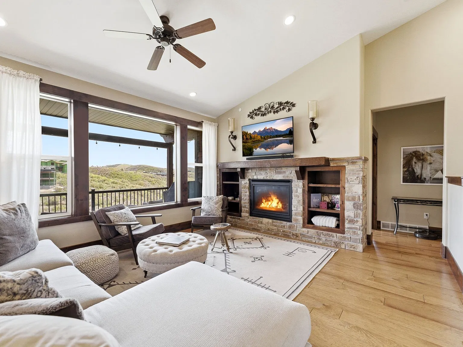 4 bed, 3434 sqft, $5,800 — Photo 1