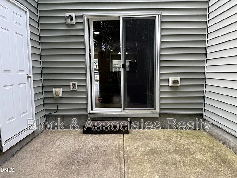 8527 Quarton Dr — Photo 29