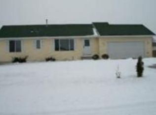 805 Cedar St SW, Isanti, MN 55040