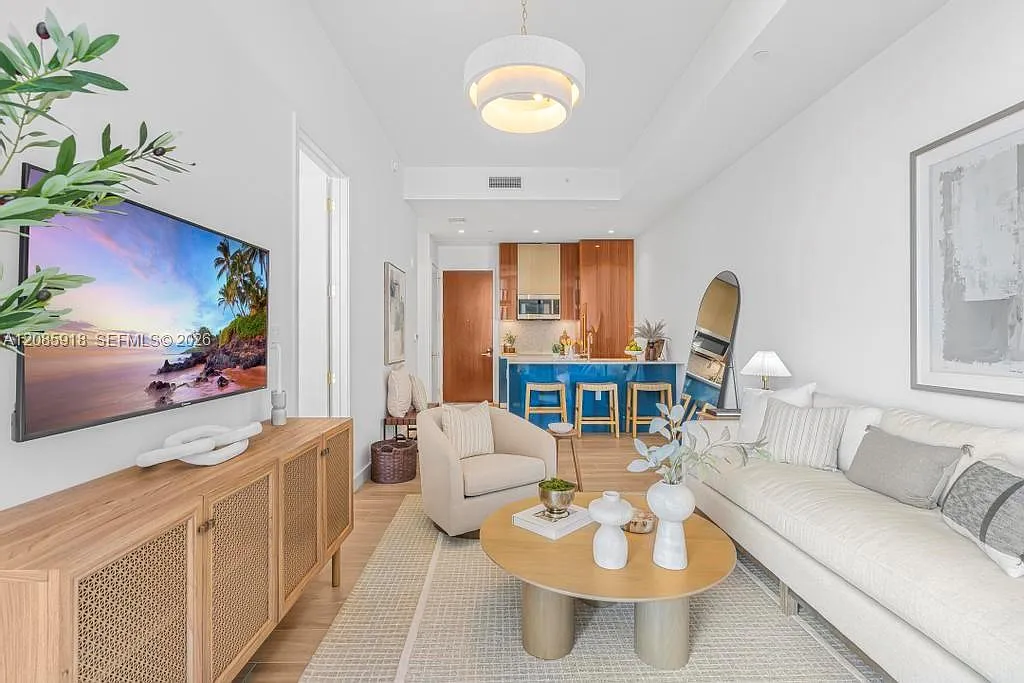 1 bed, 1.0 bath, $6,500 — Photo 4