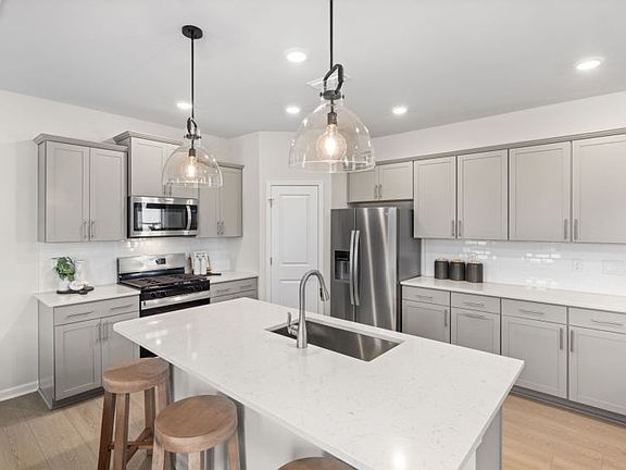 Kitchen with large island