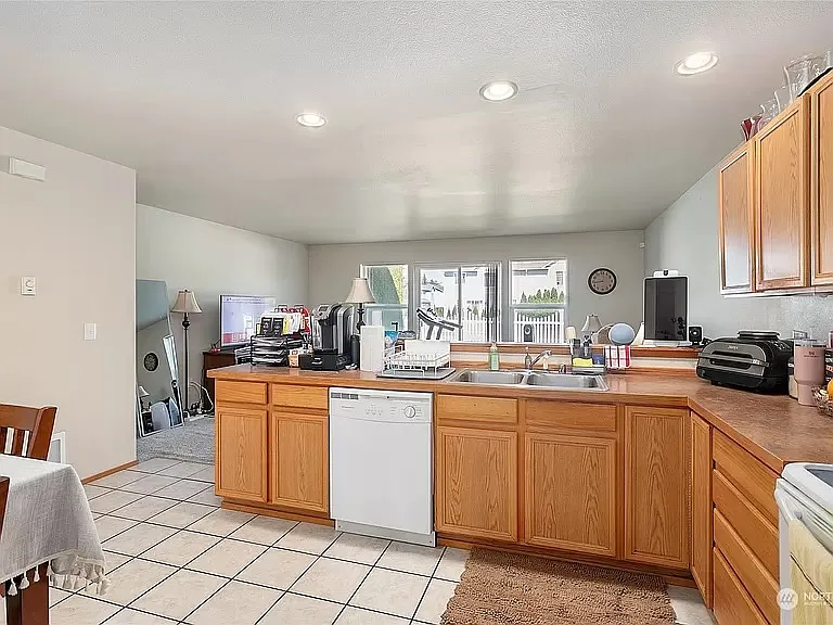 2296 James Cir #C — Photo 7