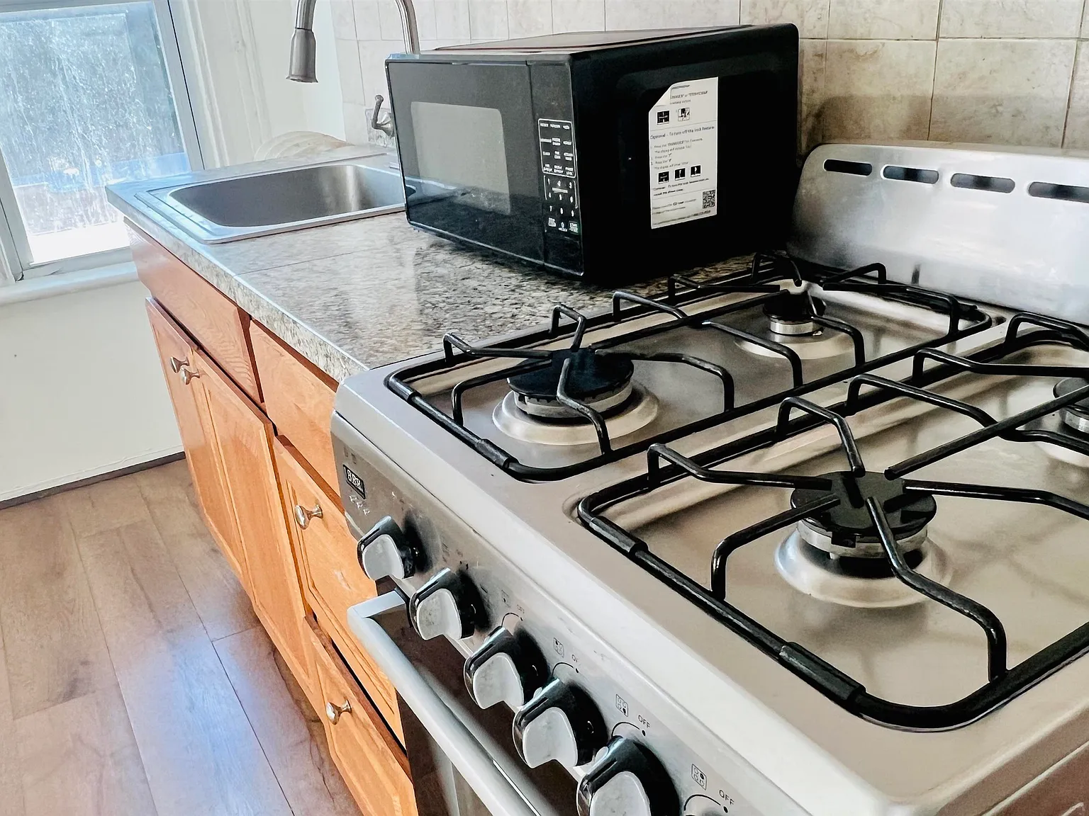 3 bed, 2.0 bath, $2,500 — Photo 3