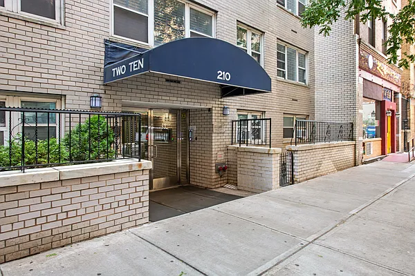 Rented by Compass | media 7