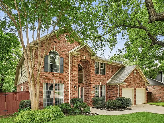 2nd image of 2809 Stonehurst Dr