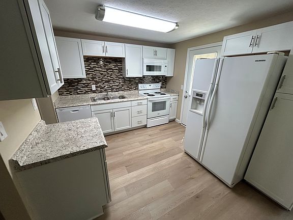 Newly Remodeled Kitchen