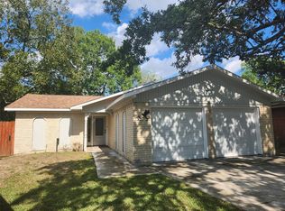 7240 Kings Dr, Baytown, TX 77521