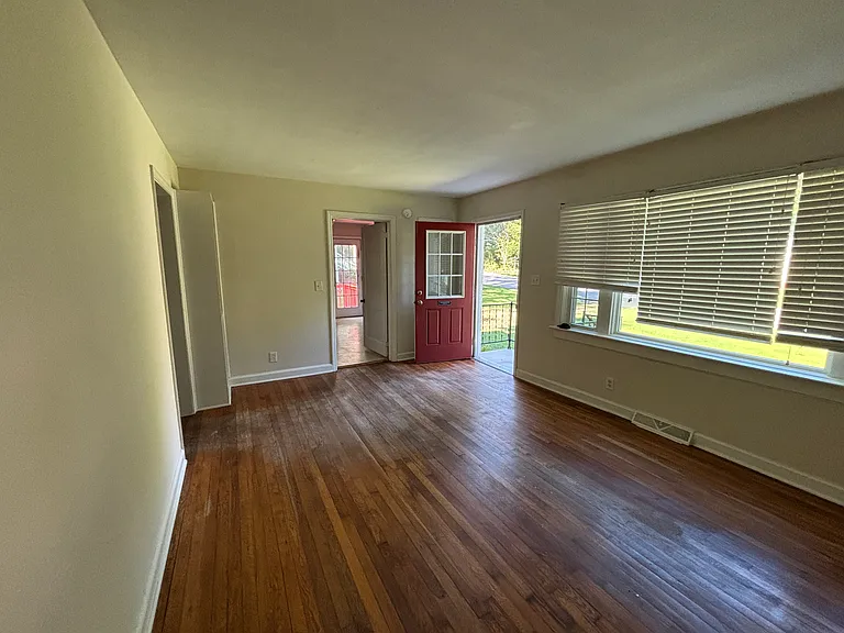 229 Urban Dr — Photo 5