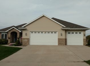 3476 Leeds Castle Dr, Green Bay, WI 54313