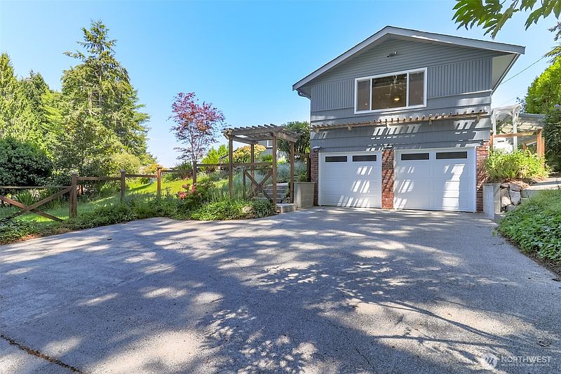 2nd image of 4430 John Luhr Road NE