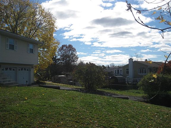 2nd image of 4 Buttermilk Dr