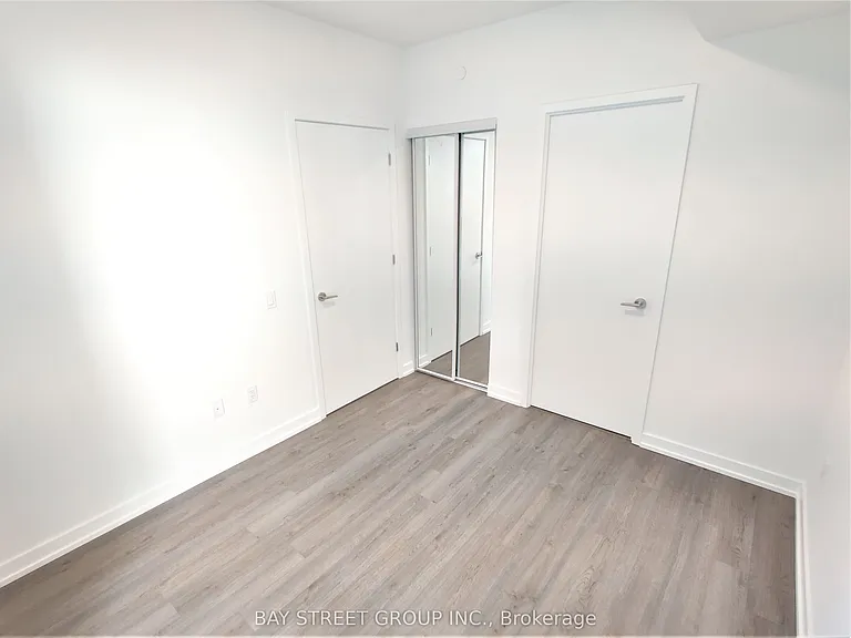 39 Roehampton Ave #2807 — Photo 7
