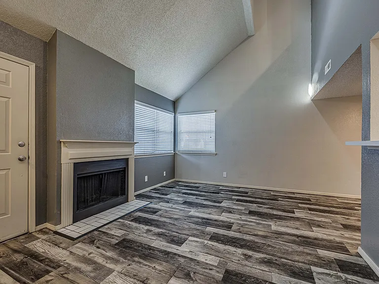 Lexington Commons - Living Room & Fireplace