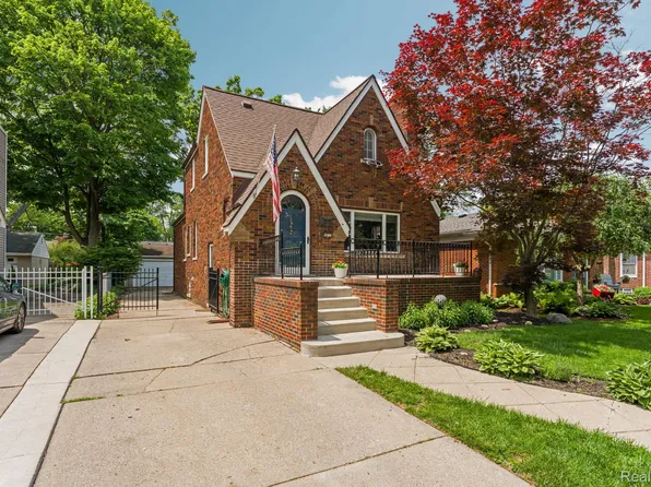 9833 Ingram St, Livonia, MI 48150