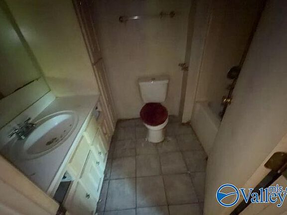 2nd image of 301 N Eclipse St