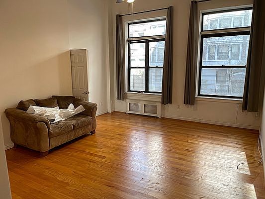 3rd image of 216 W 78th St APT 3A