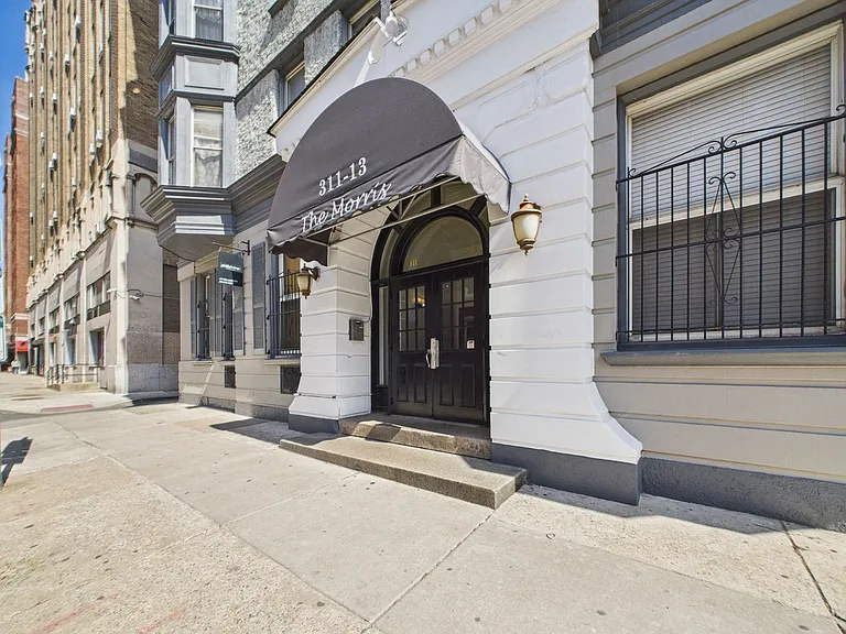 Morris Apartments — Photo 26