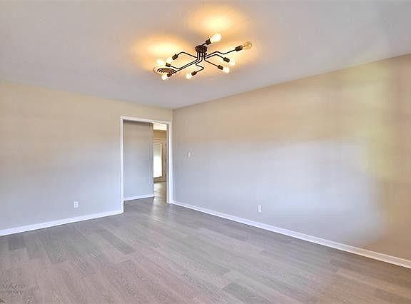 4th image of 5209 Burbank Dr