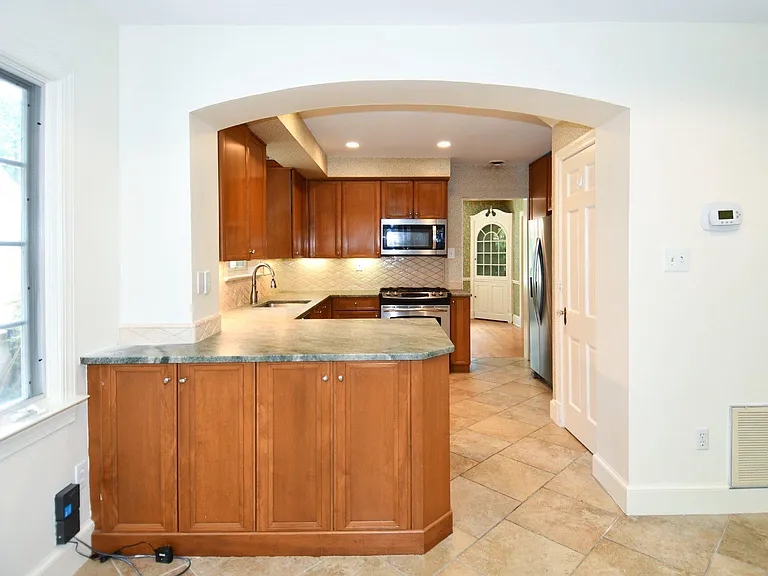 2608 Fordham Rd — Photo 11