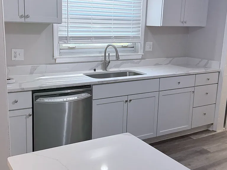 5803 Elizabeth Ct — Photo 2