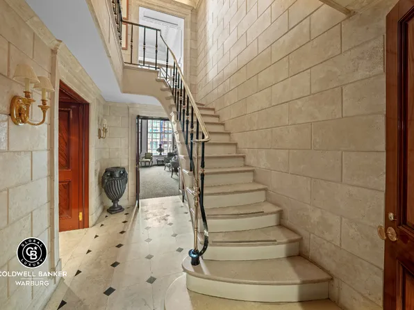 322 East 57th Street image 4 of 10