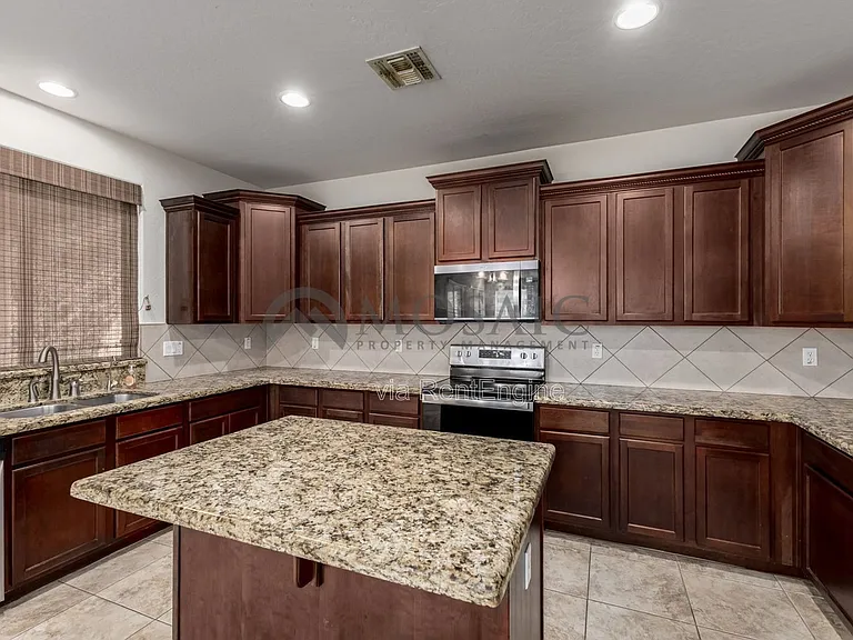 2656 E Boston St — Photo 12