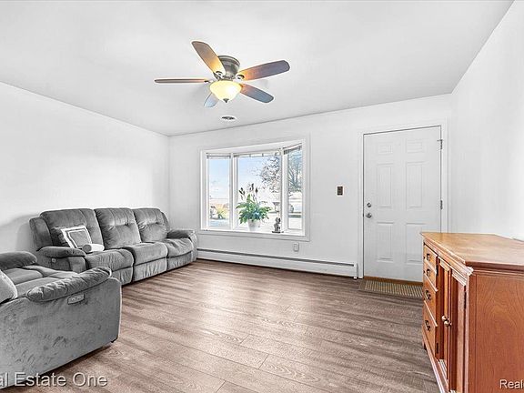 5th image of 26628 Emma Ave