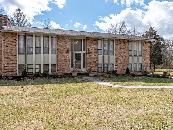 3rd image of 308 Crossfield Dr