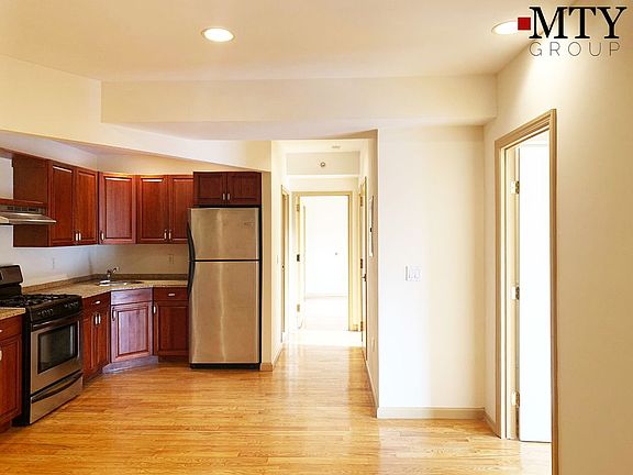2nd image of 5828 44th Ave APT 7D