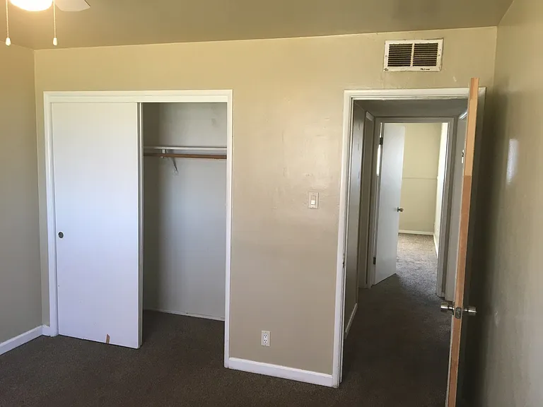 113 S Regal St — Photo 7