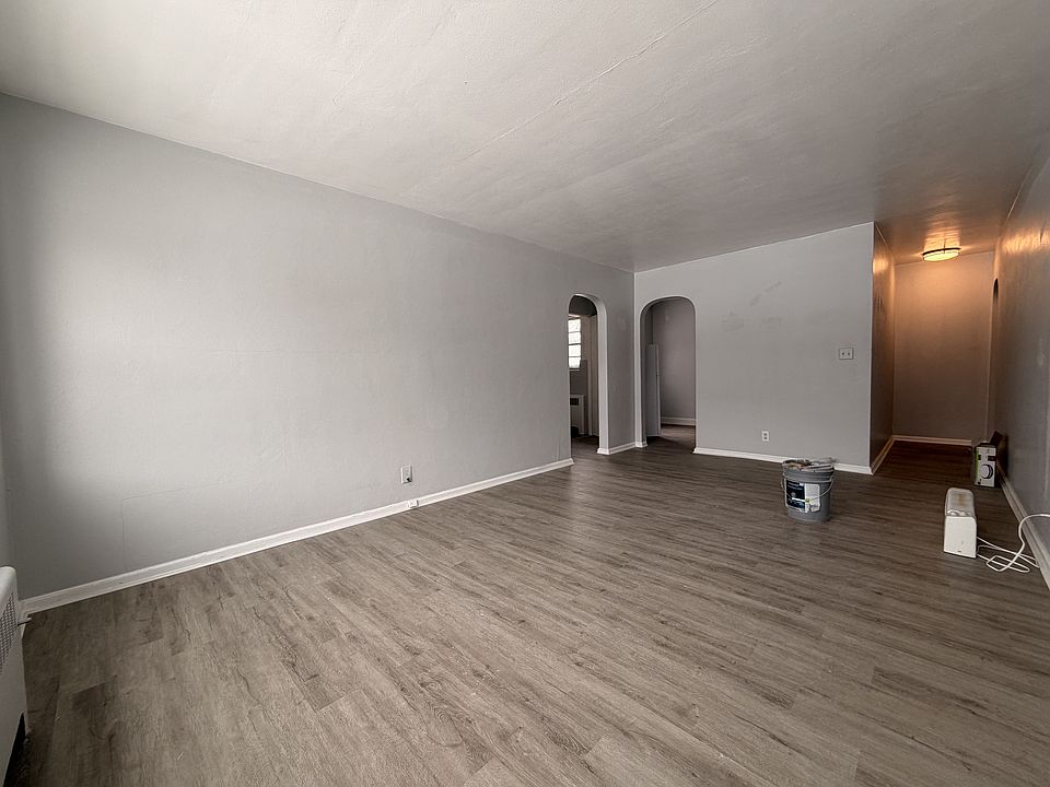 1st image of 417 N Dixie Way #4