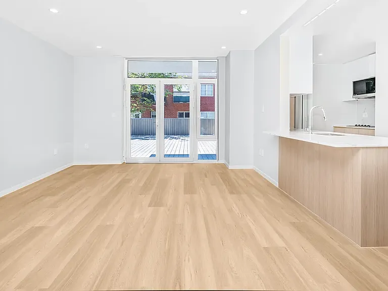1054 41st St #2F — Photo 2