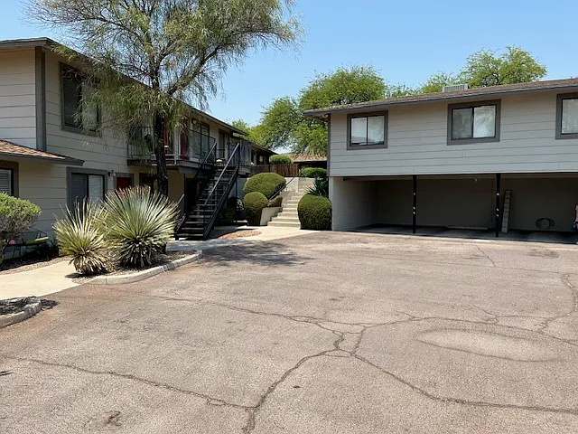 520 Palm Dr — Photo 3