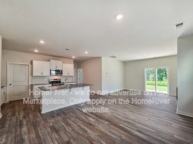 5 bed, 3.0 bath, 2368 sqft, $2,275 — Photo 4