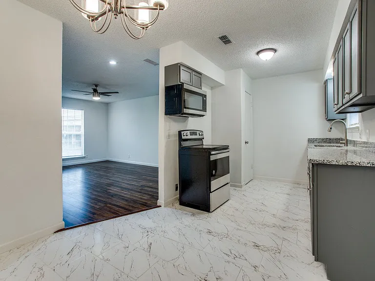 5201 Westcreek Dr — Photo 4