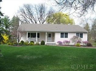 95 Round Hill Rd, Poughkeepsie, NY 12603