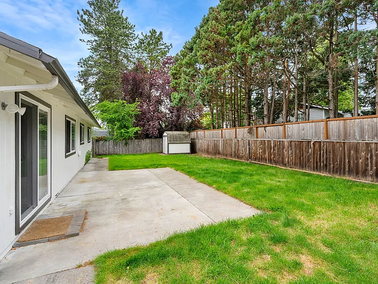 1378 NE Centurion Dr — Photo 28
