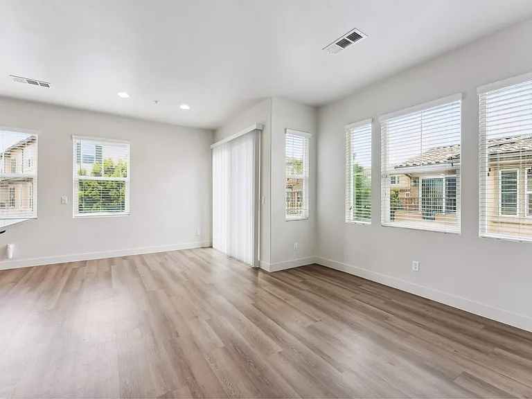 Casa Lago Eastlake — Photo 15