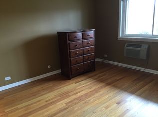 1719 Grove St APT 4, Glenview, IL 60025