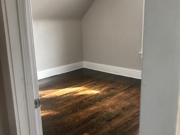 3rd image of 5902 Thompson Ave