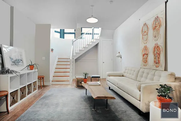 Sold by Bond New York | media 5