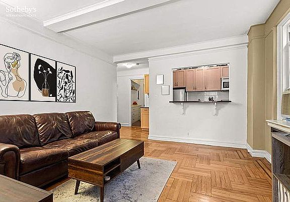 3rd image of 110 E 87th St APT 9F