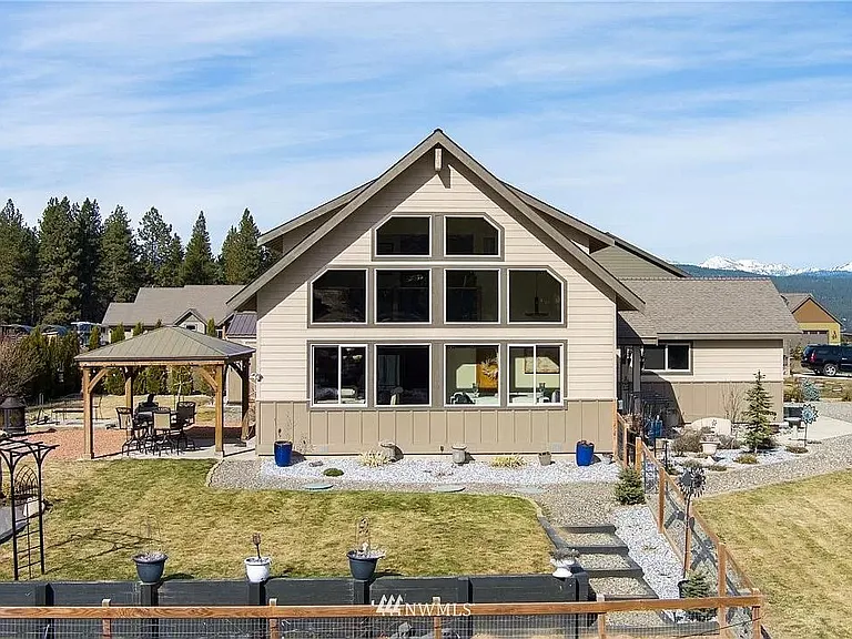 351 Dakota Heights Dr — Photo 1