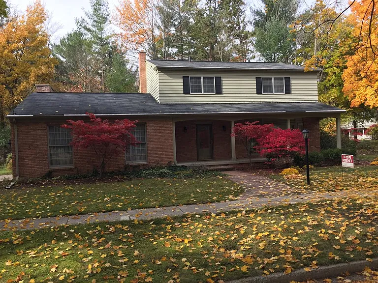 1311 Brentwood Dr — Photo 1